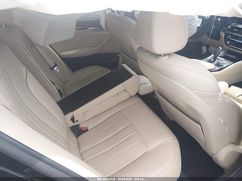 2019 BMW 530I · Photo 8