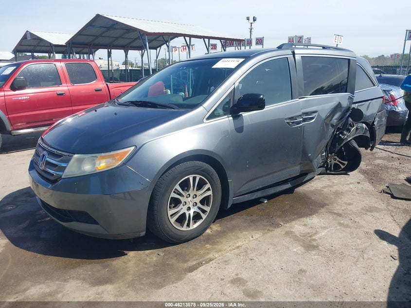 2013 Honda Odyssey, Оба бока, IAAI, VIN 5FNRL5H43DB012413 — фото 2