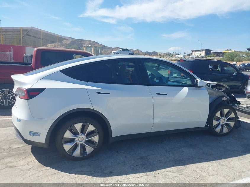 TESLA MODEL Y - zdjęcie 17