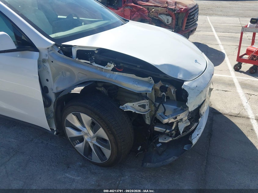 TESLA MODEL Y - zdjęcie 6