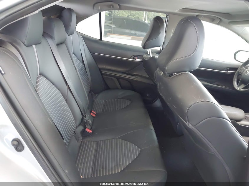 TOYOTA CAMRY - zdjęcie 8