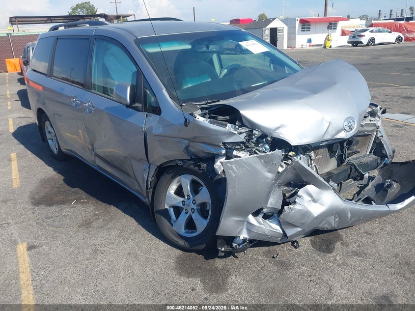 Vin: 5tdkk3dc1bs095662, lot: 46713975, toyota sienna le v6 2011 img_1