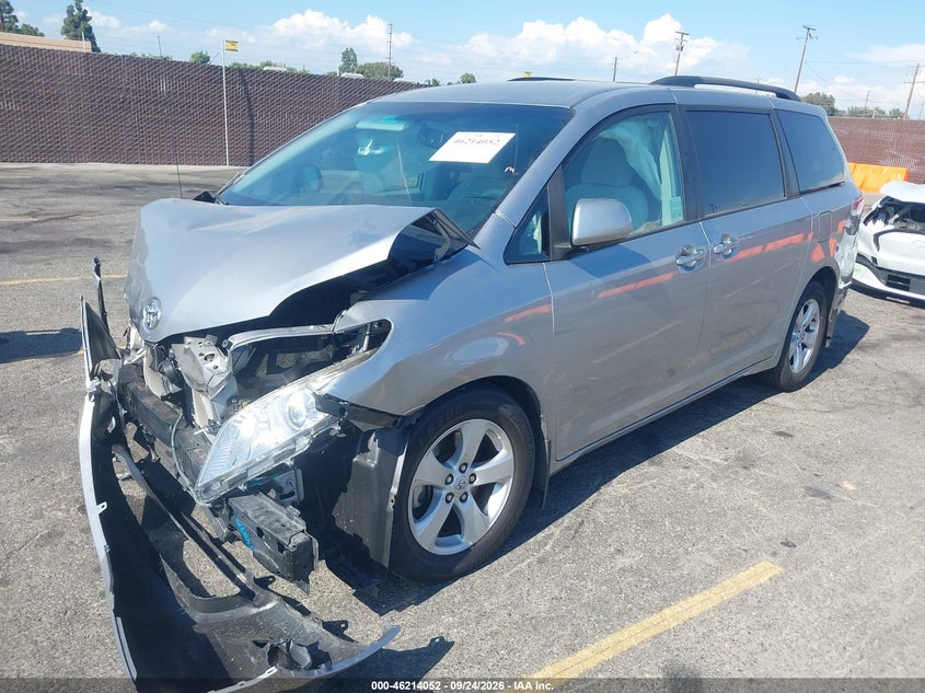 Vin: 5tdkk3dc1bs095662, lot: 46713975, toyota sienna le v6 20112
