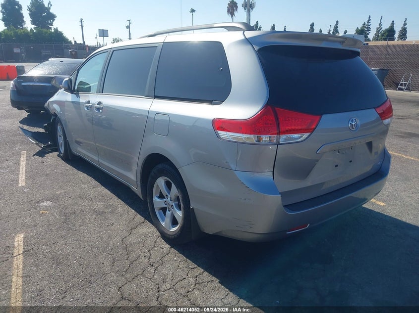Vin: 5tdkk3dc1bs095662, lot: 46713975, toyota sienna le v6 20113