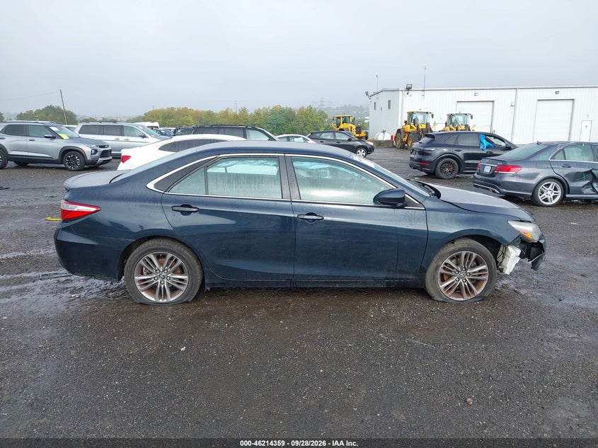 TOYOTA CAMRY - zdjęcie 13