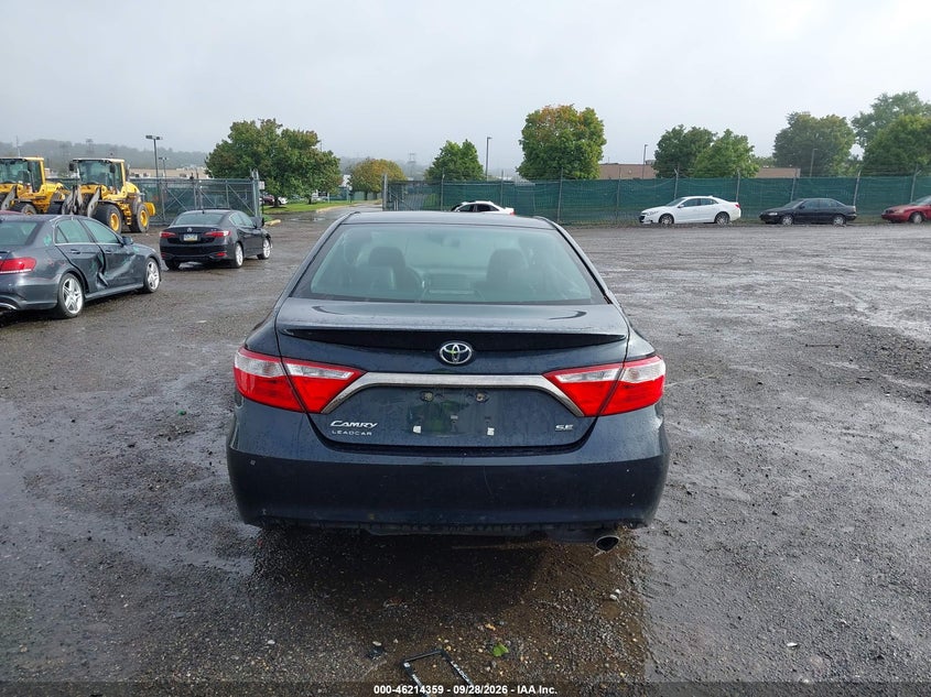 TOYOTA CAMRY - zdjęcie 16