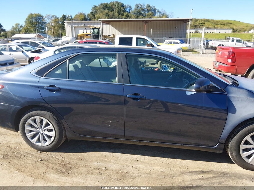 TOYOTA CAMRY - zdjęcie 14
