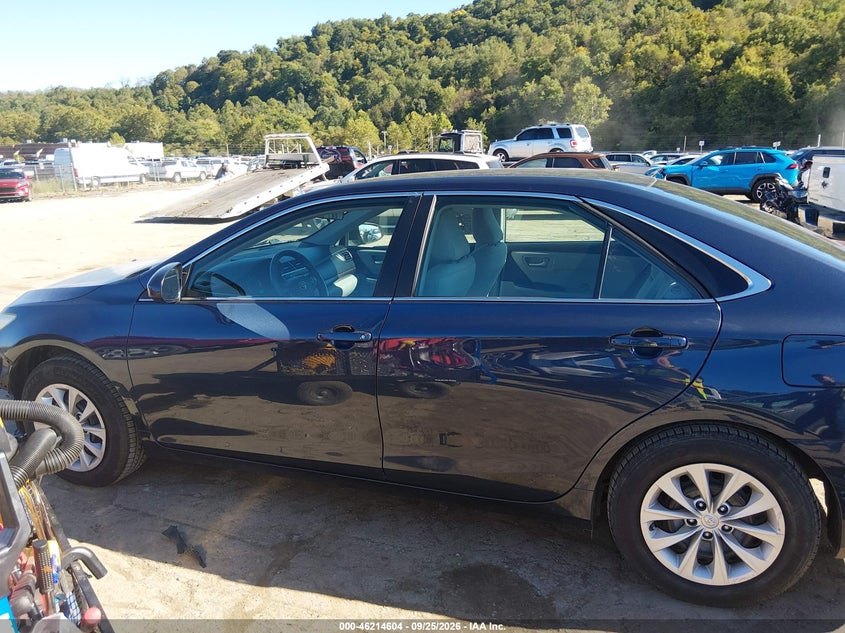 TOYOTA CAMRY - zdjęcie 15