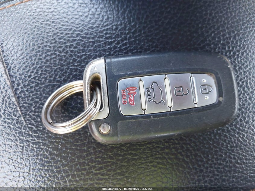 2016 HYUNDAI VELOSTER TURBO · Photo 11