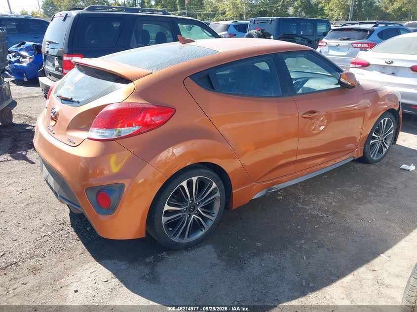 2016 HYUNDAI VELOSTER TURBO · Photo 4