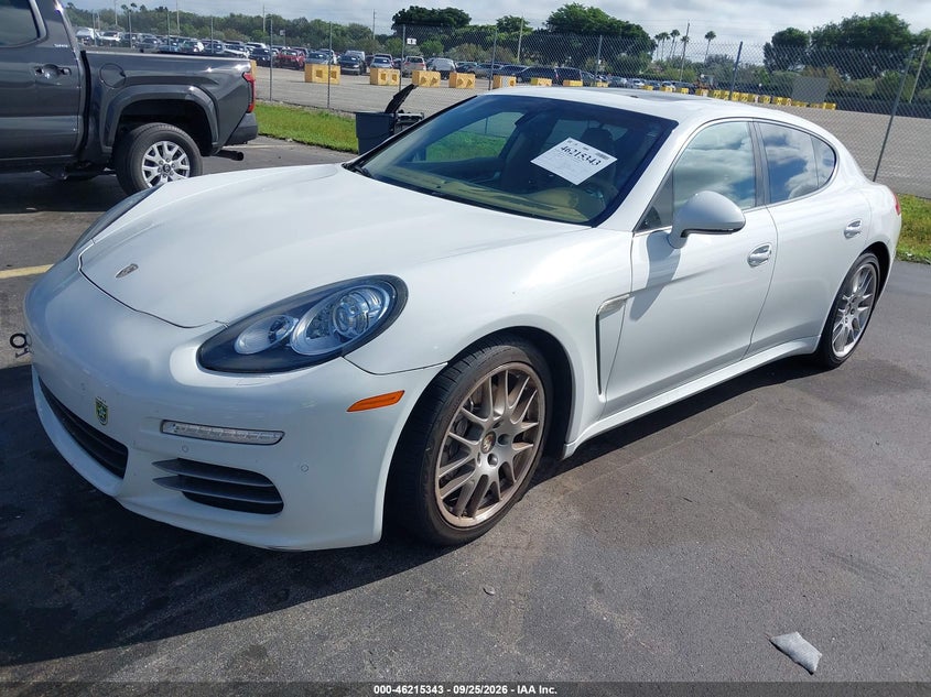 2014 PORSCHE PANAMERA 4 · Photo 2