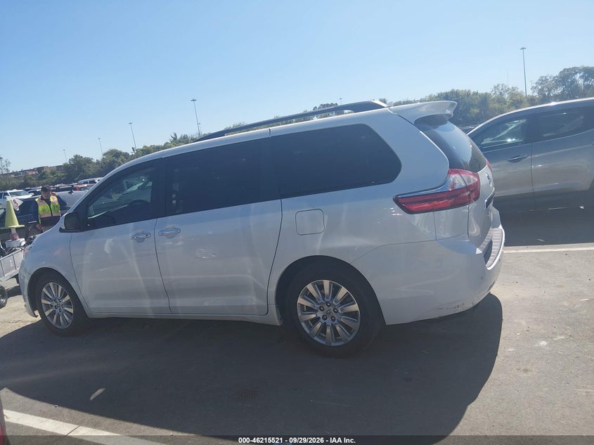 TOYOTA SIENNA - zdjęcie 14
