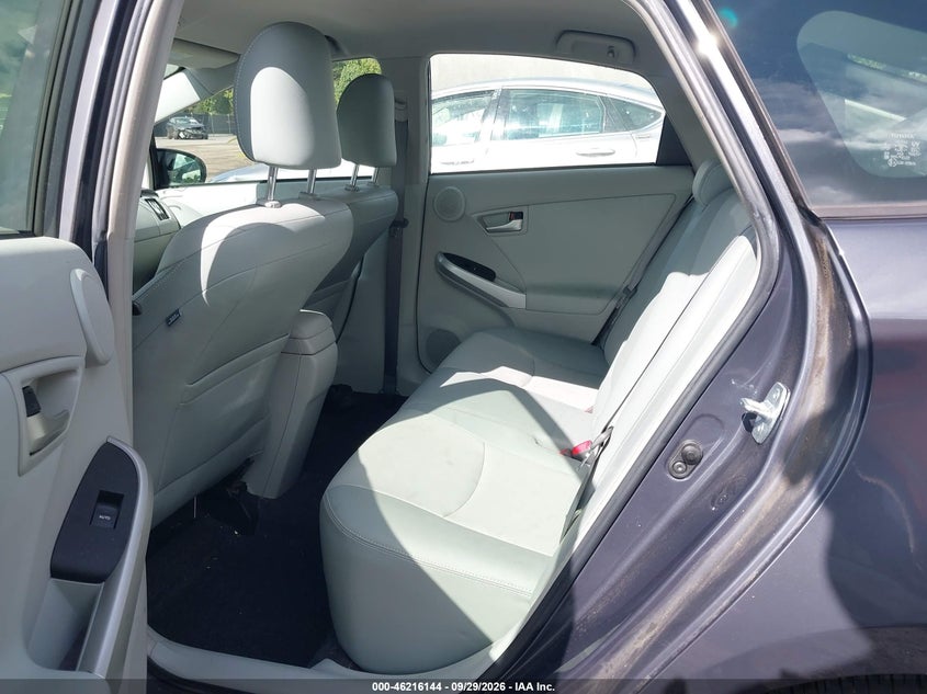 TOYOTA PRIUS - zdjęcie 8