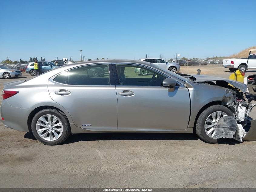 LEXUS ES 300H - zdjęcie 14