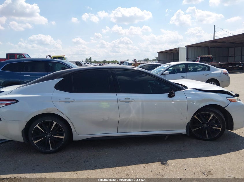 TOYOTA CAMRY - zdjęcie 13