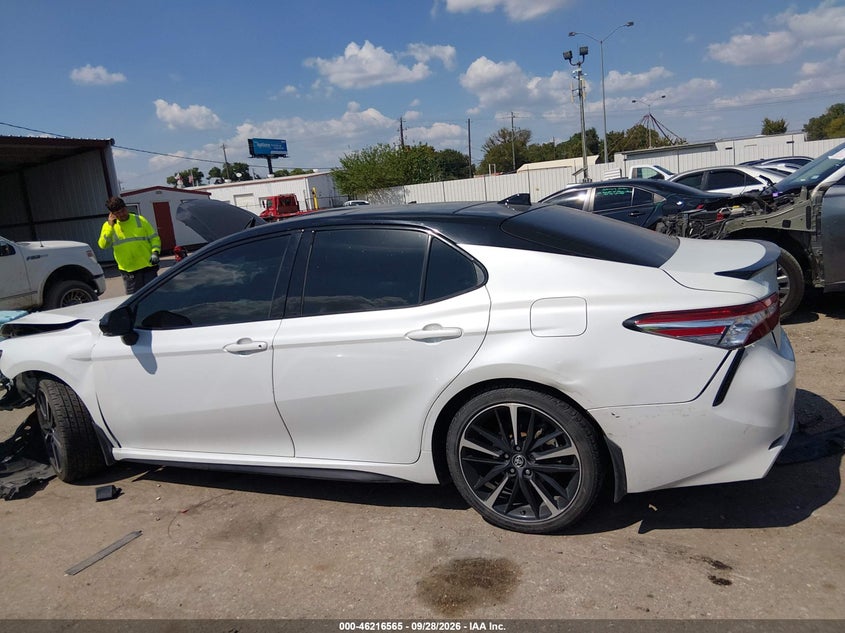 TOYOTA CAMRY - zdjęcie 14