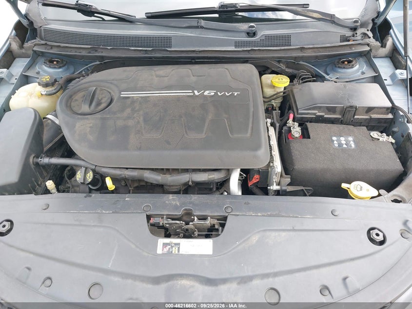 2015 CHRYSLER 200 S · Фото 10