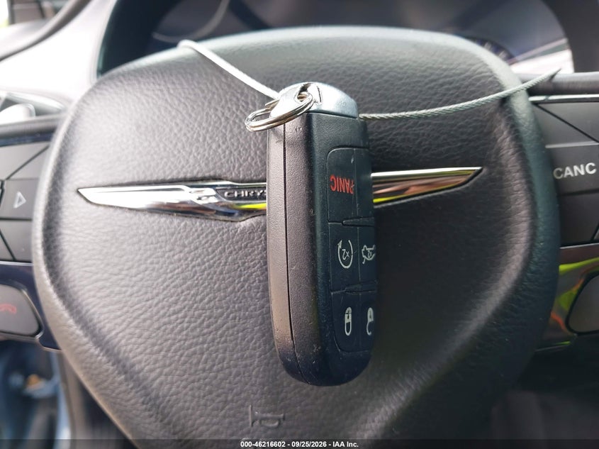 2015 CHRYSLER 200 S · Фото 11