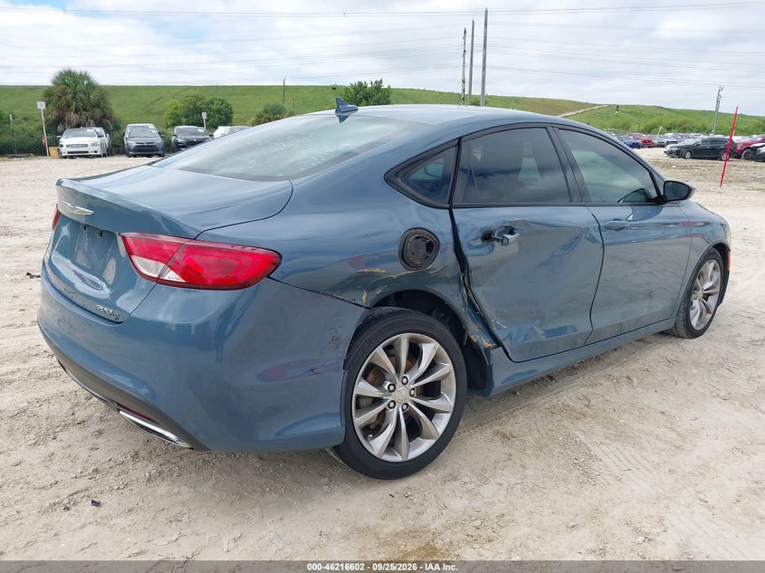 2015 CHRYSLER 200 S · Фото 4
