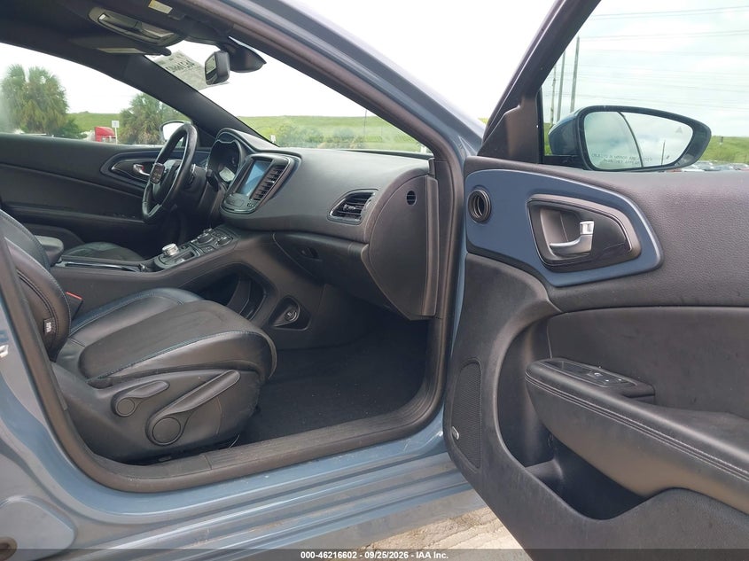 2015 CHRYSLER 200 S · Фото 5