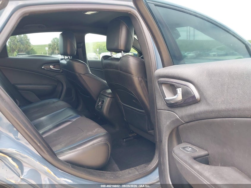 2015 CHRYSLER 200 S · Фото 8