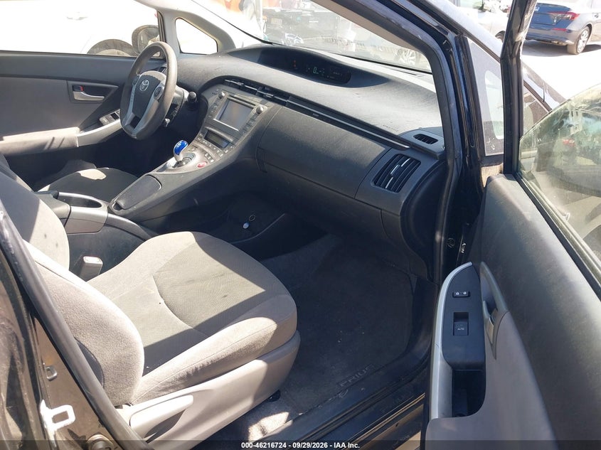TOYOTA PRIUS - zdjęcie 5