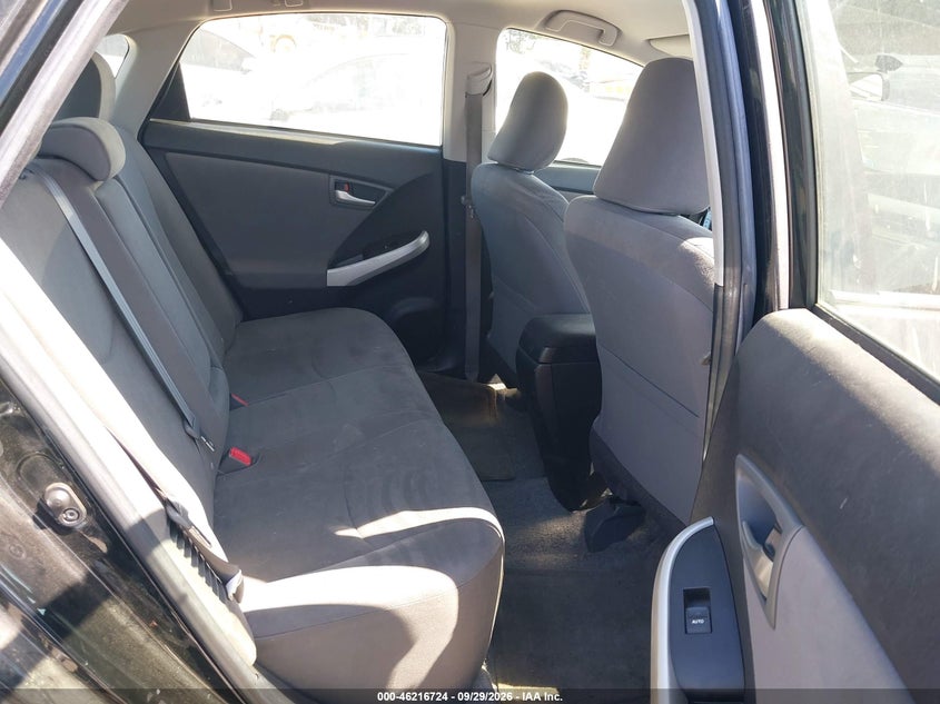 TOYOTA PRIUS - zdjęcie 8