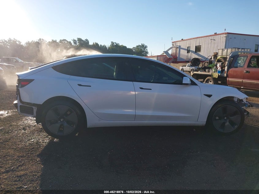 TESLA MODEL 3 - zdjęcie 13