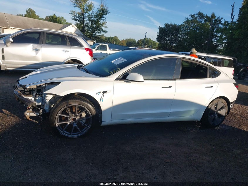 TESLA MODEL 3 - zdjęcie 14