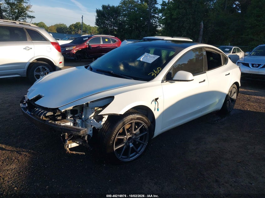 TESLA MODEL 3 - zdjęcie 2
