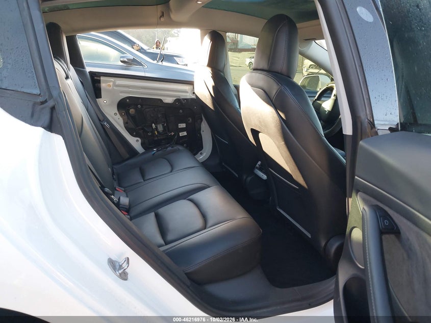 TESLA MODEL 3 - zdjęcie 8