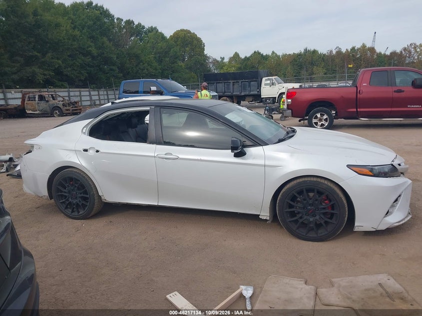 TOYOTA CAMRY - zdjęcie 13