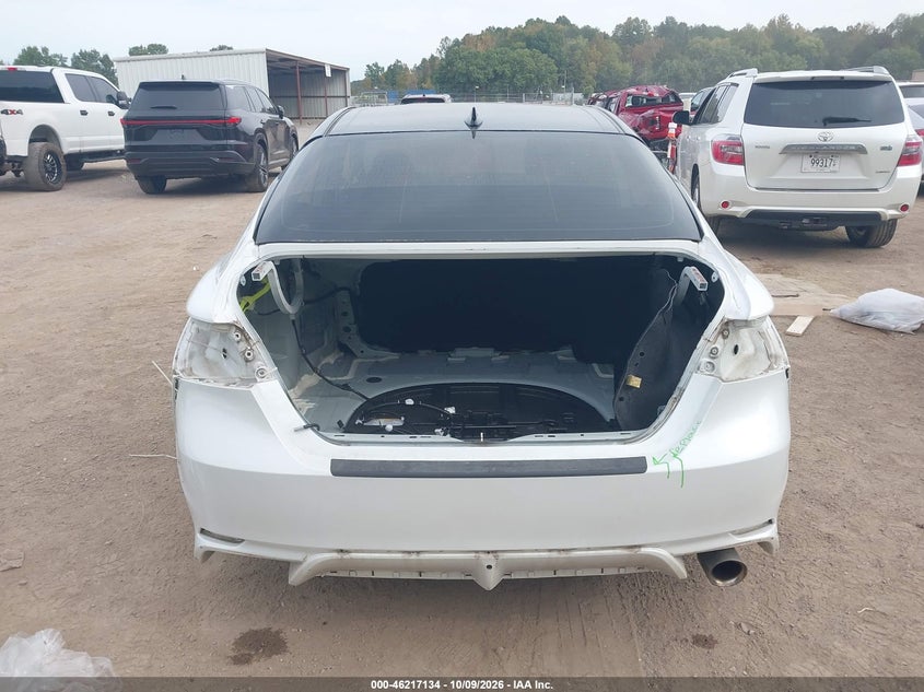 TOYOTA CAMRY - zdjęcie 16