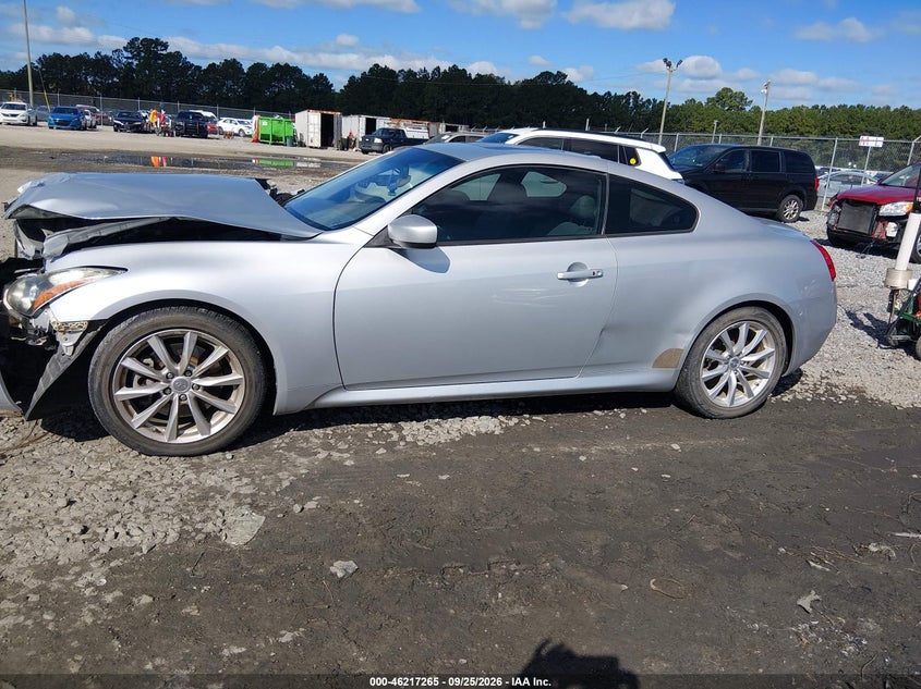 2011 INFINITI G37 JOURNEY · Фото 14