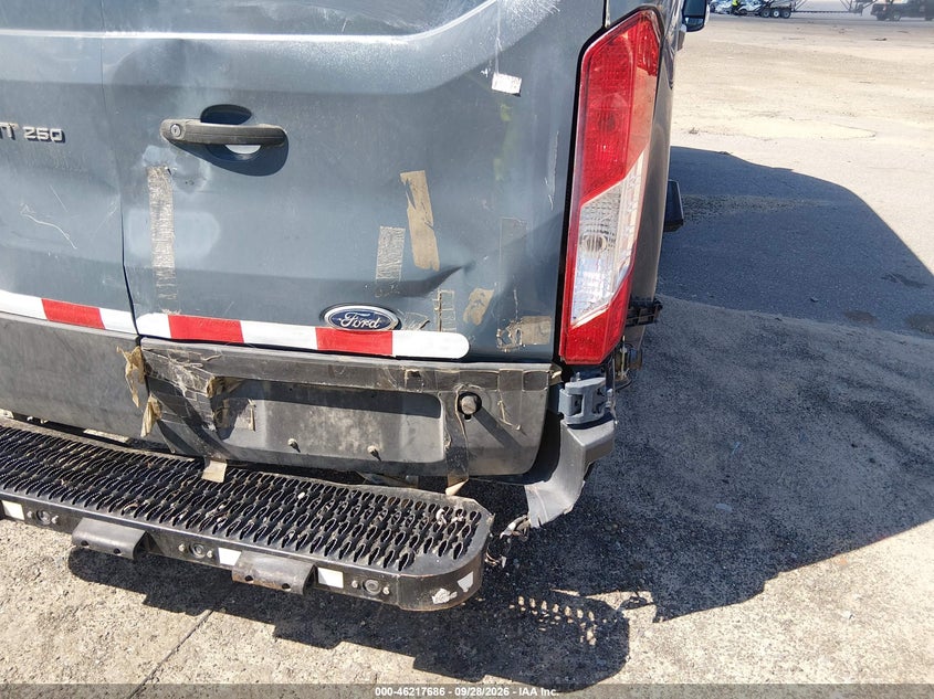 صورة 18 - FORD TRANSIT-250 CARGO VAN
