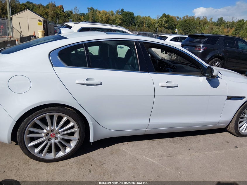 JAGUAR XE - zdjęcie 14