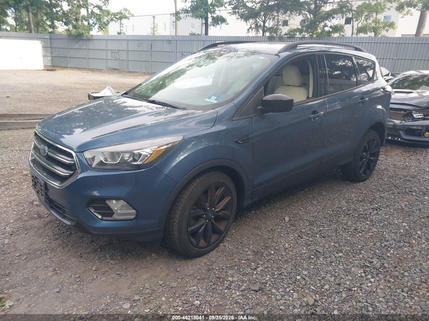Vin: 1fmcu0hd2juc33053, lot: 46717964, ford escape sel 20182