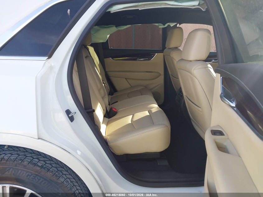 CADILLAC XT5 - zdjęcie 8