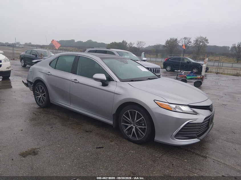 TOYOTA CAMRY - zdjęcie 1