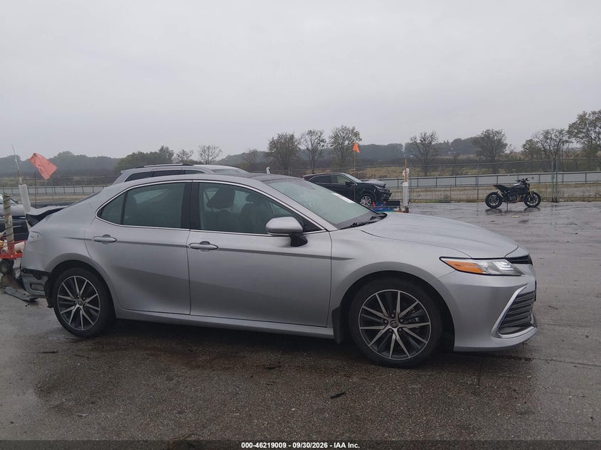 TOYOTA CAMRY - zdjęcie 14