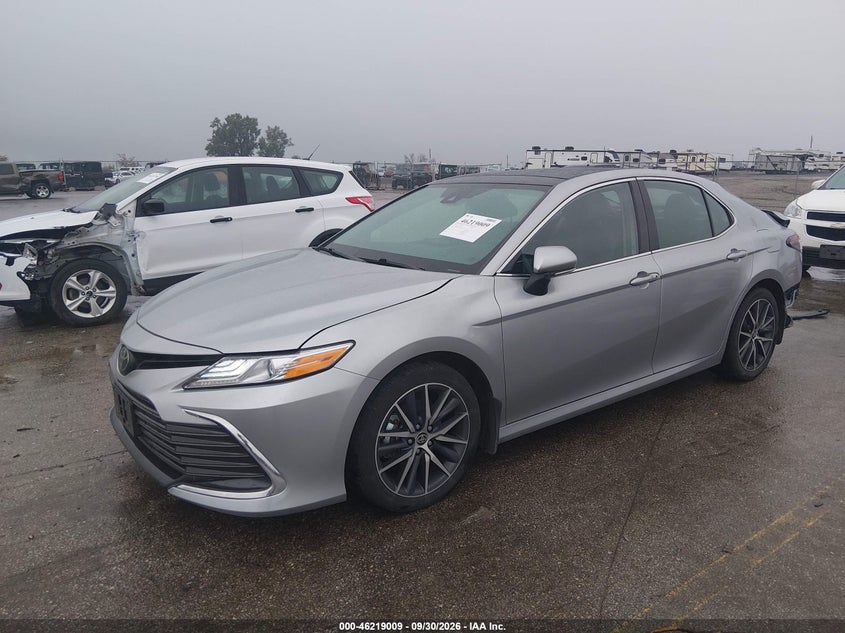 TOYOTA CAMRY - zdjęcie 2