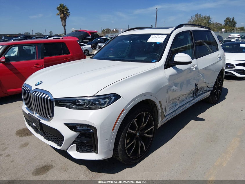 2021 BMW X7, Левый бок, IAAI, VIN 5UXCW2C01M9E99106 — фото 2