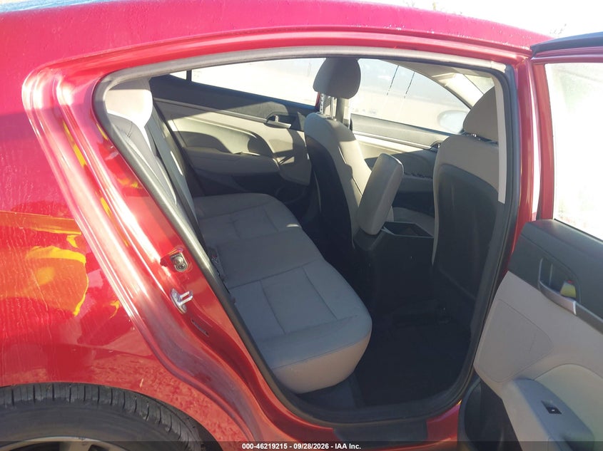 2018 HYUNDAI ELANTRA SEL · Фото 8