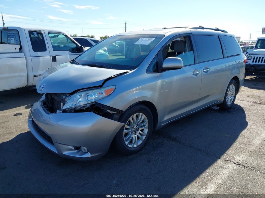2015 Toyota Sienna, Front End, IAAI, VIN 5TDYK3DC2FS677558 — photo 2