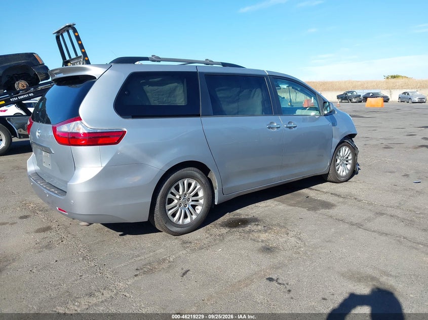 TOYOTA SIENNA - zdjęcie 13