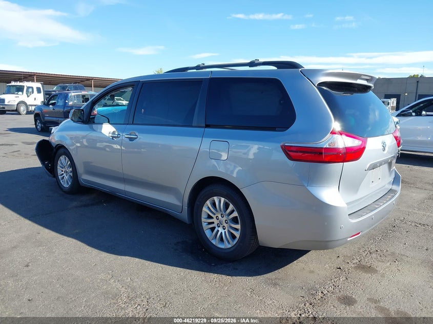 TOYOTA SIENNA - zdjęcie 3