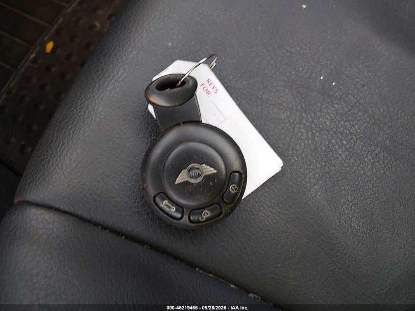 2005 MINI COOPER S · Фото 11