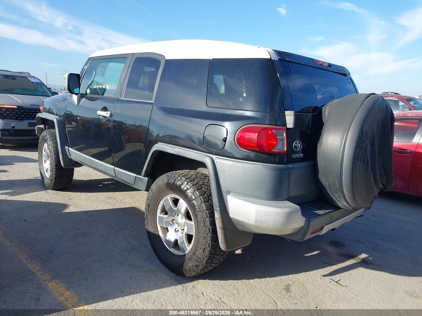 Фото 3 - TOYOTA FJ CRUISER
