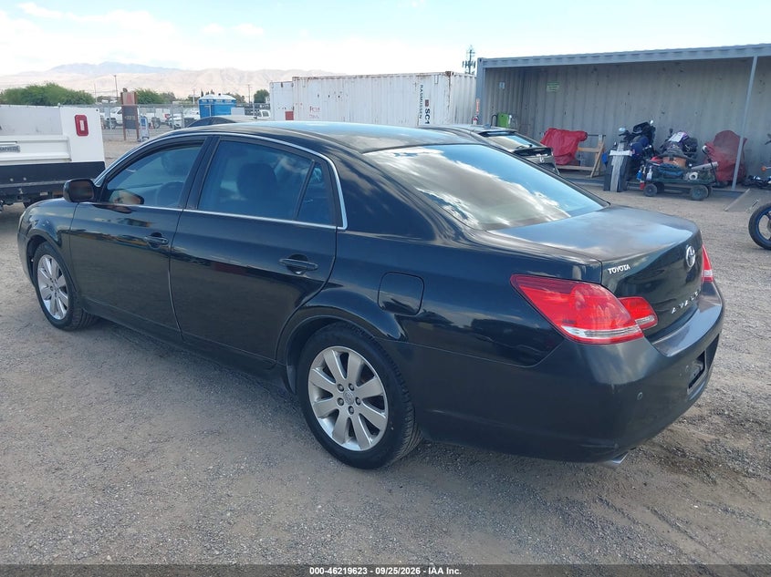 2005 TOYOTA AVALON auction photo 3