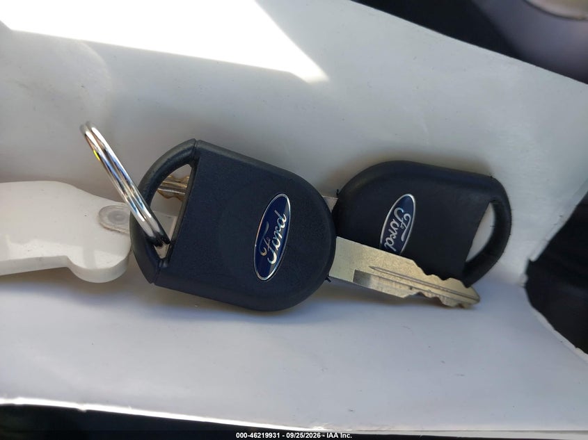 FORD TAURUS 2002 VIN 1FAFP52U82G216682